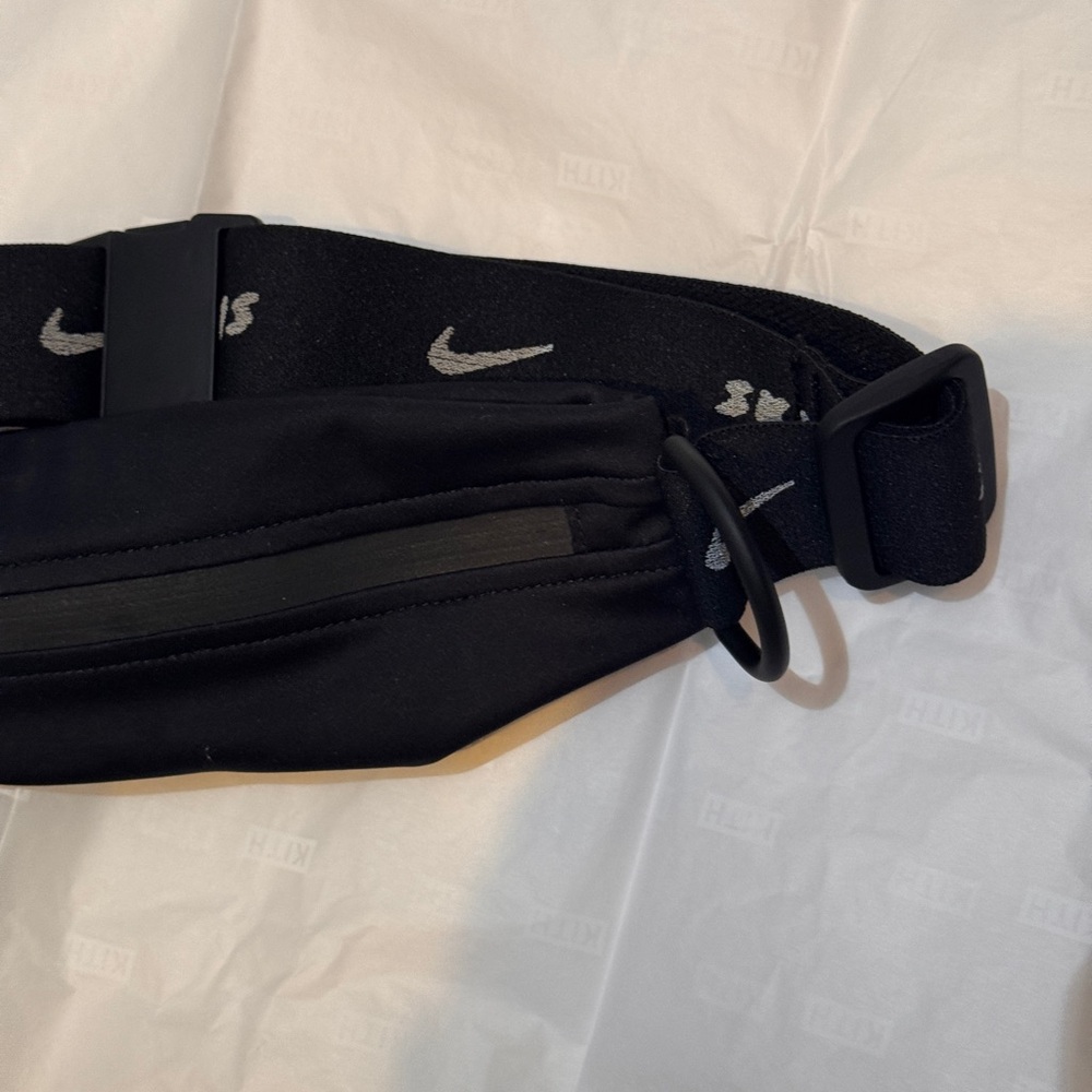 SKIMS Nike Waist Purse - Picture 6 of 7